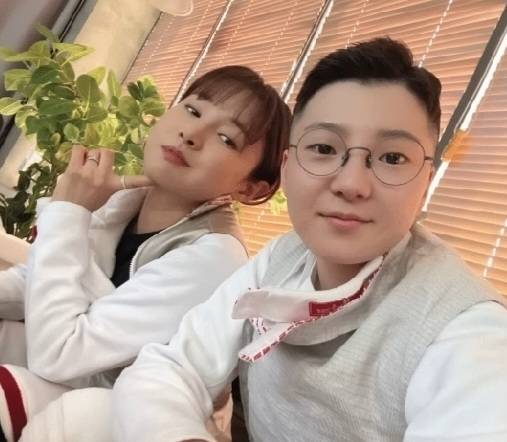 사기 혐의로 구속된 전청조 씨(오른쪽)와 공범 의혹을 받고 있는 전 펜싱 여자국가대표 남현희 씨.[사진 제공 = 연예뒤통령이진호 유튜브 캡처]