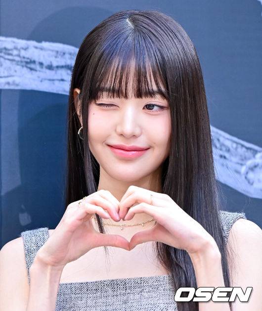 [OSEN=지형준 기자]가수 아이브 장원영이 포토타임을 하고 있다. 2023.10.24 /jpnews@osen.co.kr