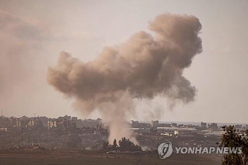 이스라엘군의 공습 이후 검은 연기가 피어오르는 가자지구 [AFP 연합뉴스 자료사진. 재판매 및 DB 금지]