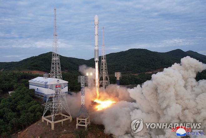 북, 군사정찰위성 발사 감행…2차발사 실패한 지 89일만 [연합뉴스 자료사진]