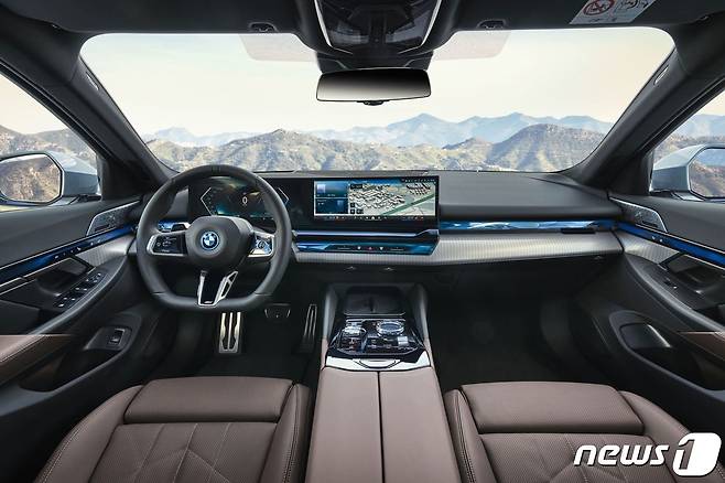BMW 5시리즈의 전기차 'i5' 실내.(BMW코리아 제공)ⓒ 뉴스1