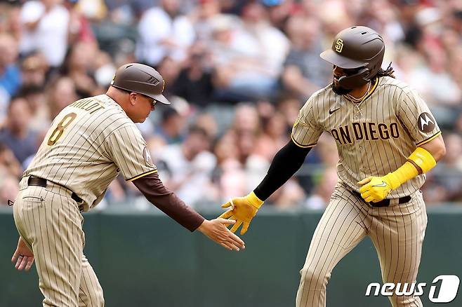 샌디에이고 3루 코치 시절 마이크 쉴트 감독. ⓒ AFP=뉴스1