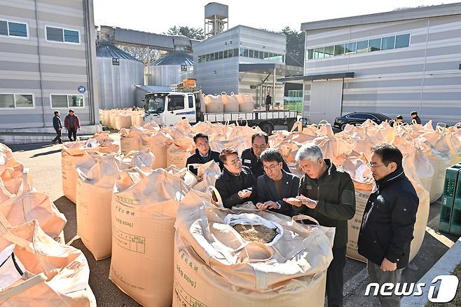 22일 강원 정선군 북평면에서 실시된 올해 공공비축미곡 매입 자료사진. (정선군 제공) 2023.11.22/뉴스1