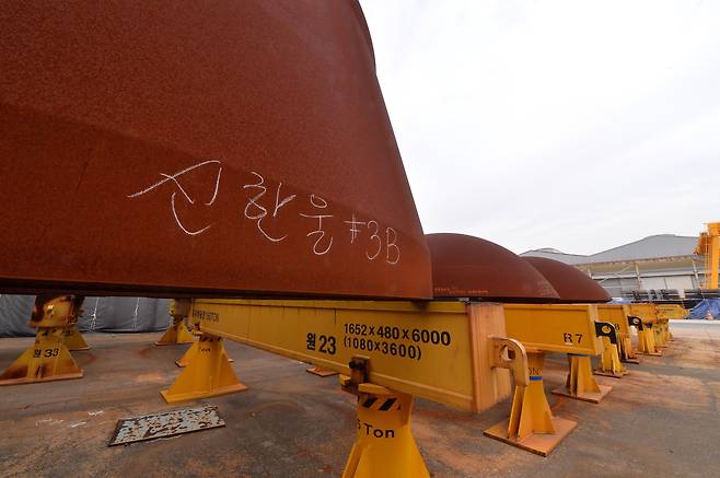 2018년 11월 원전 주기기 공급 업체인 경남 창원 두산중공업 공장에 신한울 원전 3호기용 부품들이 쌓여있다./김동환 기자