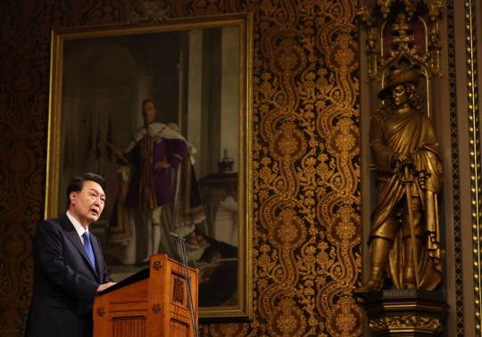 영국 의회에서 연설하는 윤석열 대통령. 사진=연합뉴스