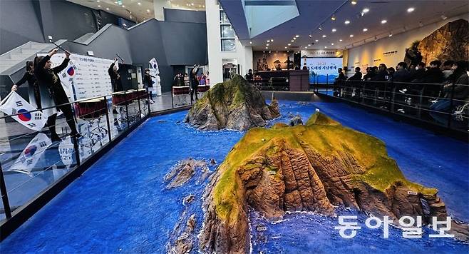 21일 경북 울릉군 북면 독도의용수비대기념관에서는 ‘이제 우리가 지켜냅시다. 대한민국 영토 독도’를 주제로 ‘2023 독도대첩 
기념행사’가 열렸다. 올해 처음 열린 이 행사는 1954년 일본 해상보안청의 침탈 시도를 막아낸 독도대첩을 기념하기 위해 경북도 
독도재단과 동아일보가 공동 주최했다. 울릉=장영훈 기자 jang@donga.com