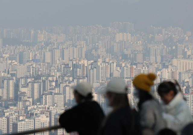 19일 서울 남산에서 내려본 서울 아파트 단지. 연합뉴스