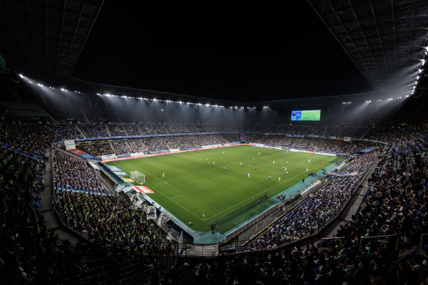 지난 9월 울산 현대와 전북 현대의 경기가 열렸던 울산문수축구경기장 전경. 이날 경기장엔 3만 756명의 관중이 들어찼다. 프로축구연맹 제공