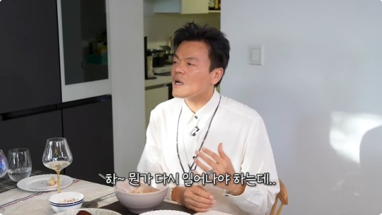 가수 겸 프로듀서 박진영이 지난 21일 유튜브 채널 '성시경 SUNG SI KYUNG'에서 공개된 '성시경의 만날텐데'에 출연해 이혼과 사업 실패 후 방황했던 시기를 고백했다. [사진=유튜브 채널 '성시경 SUNG SI KYUNG']