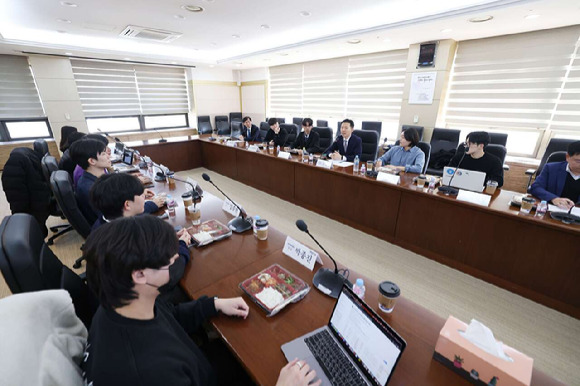 노경원 과기정통부 연구개발정책실장이 22일 오전 11시30분 한국과학기술원에서 4대 과학기술원 총학생회 대표단과 간담회를 갖고 있다. [사진=과기정통부]