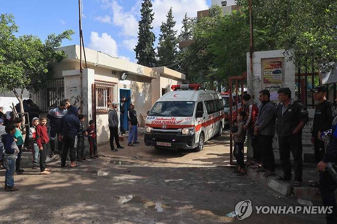 가자지구 북부 알시파 병원에서 미숙아를 이집트로 후송하는 차량 [AFP 연합뉴스 자료 사진. 재판매 및 DB 금지]