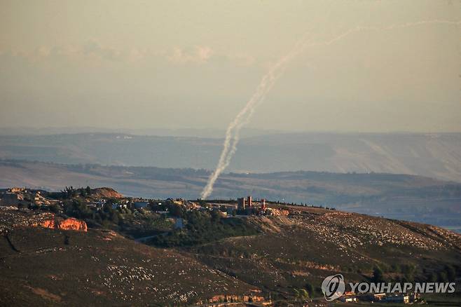 로켓 발사하는 헤즈볼라  [AFP=연합뉴스 자료사진. 재판매 및 DB 금지]