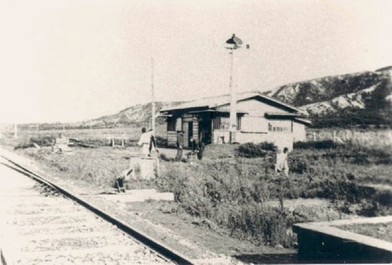 1920년대 촬영된 것으로 알려진 부평역. 경인선 개통 당시 영업을 시작한 역 중 가장 나중에 전기가 들어왔을 만큼 부평은 오지였다. 한국여행사진작가협회