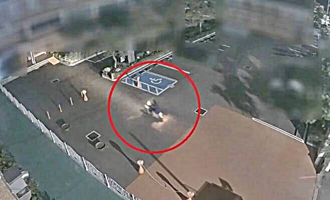 A군이 피해자 B씨를 오토바이에 태우고 범행장소로 향하는 장면 [사진 출처= MBN 화면 캡처]