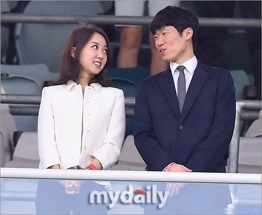 김민지(왼쪽), 박지성 부부 / 마이데일리