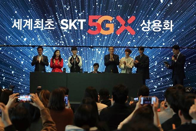 2019년 4월 세계 최초로 5G 서비스가 상용화됐지만, 서비스 초반부터 통신 끊김 등으로 잡음이 나온 바 있다. ⓒEPA=연합뉴스