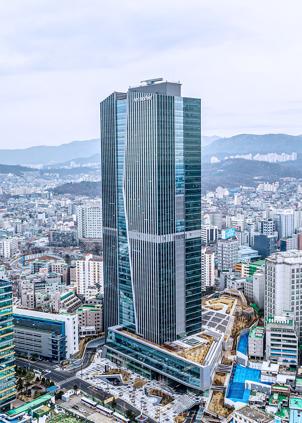 롯데건설이 시공해 인공지반녹화대상에서 환경부장관상을 차지한 G-Tower ⓒ롯데건설