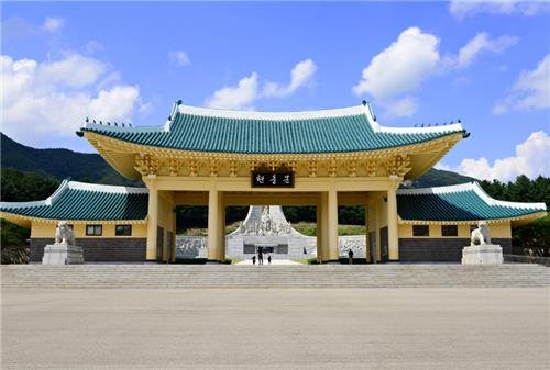 국가보훈부는 국립대전현충원에 경찰청의 범죄경력조회 단말기 '폴조회'를 설치했다고 24일 밝혔다. '폴조회' 설치로 평일은 물론 휴일에도 신속한 안장심사가 가능해졌다고 보훈부는 설명했다. 사진은 국립대전현충원. 사진=국가보훈부 제공