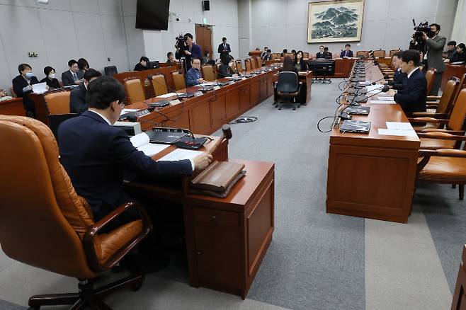 21일 국회에서 정치개혁특별위원회 법안심사제2소위원회가 열리고 있다. 연합뉴스