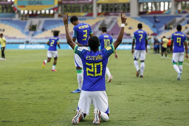 ▲ U-17 월드컵 브라질 대표였던 에스테바오 윌리안, 별명이 '메시뉴'라고 한다. ⓒ연합뉴스/AFP/AP/EPA