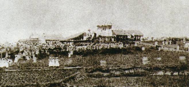 1901년 8월 영등포역에서 경부철도(북부) 기공식이 열리고 있다. [영등포구청]