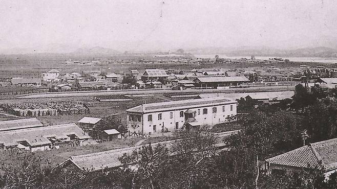 1901년 8월 경부철도 개통 초창기 영등포역 일대의 모습. [영등포구청]