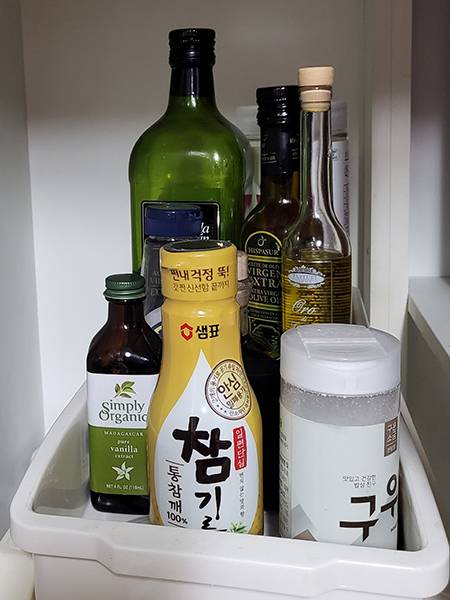 참기름은 실온인 찬장에 보관하는 게 좋다.