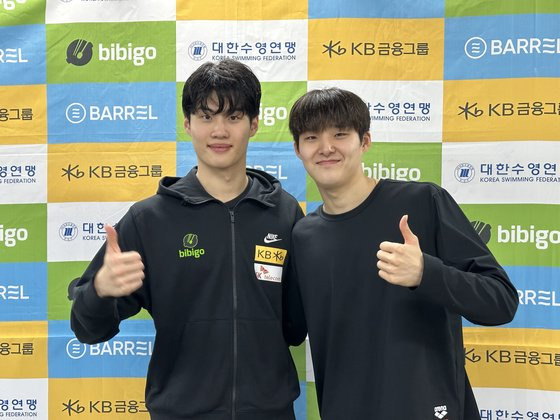 27일 국가대표 선발대회 자유형 200ｍ에서 1~2위에 올라 세계선수권 출전권을 따낸 황선우(왼쪽)와 김우민. 김천=배영은 기자