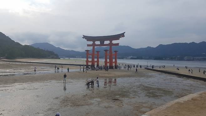 이쓰쿠시마 신사 도리이.