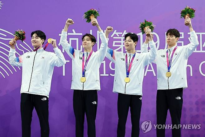 한국, 남자 계영 800ｍ 아시아신기록…단체전 사상 첫 금