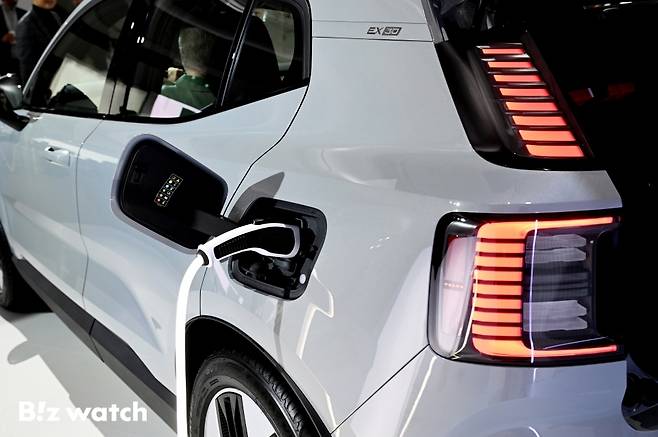 볼보자동차코리아가 28일 서울 중구 동대문디자인플라자에서 전기 SUV 'EX30'를 공개했다. /사진=이명근 기자 qwe123@