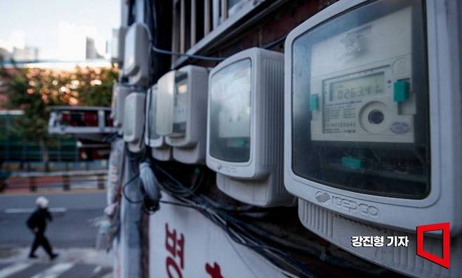 서울 한 상가 건물에 전기계량기가 설치돼 있다. 강진형 기자aymsdream@