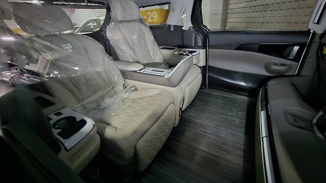 기아 '카니발 하이리무진 페이스리프트' (출처 : 숏카)