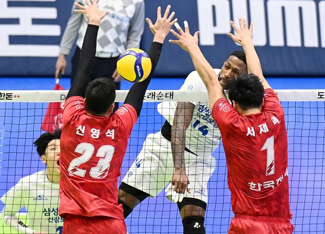 3연승 길목에서 한국전력을 넘지 못한 삼성화재. 사진=KOVO