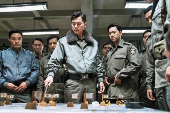 영화 '서울의 봄'에서 극중 이태신 수도경비사령관 역을 맡은 배우 정우성. 사진 플러스엠 엔터테인먼트