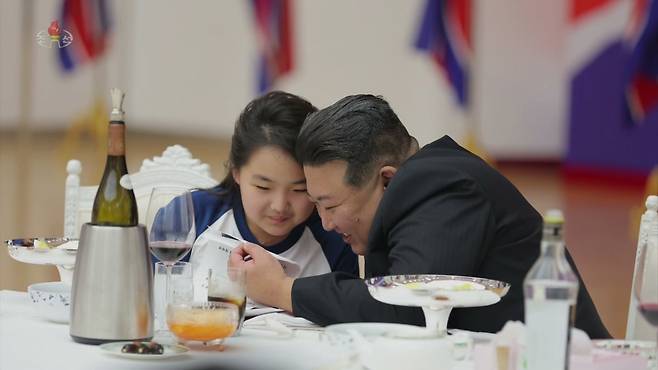 김정은 북한 국무위원장과 딸 김주애. 사진=연합뉴스