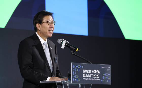 Busan Mayor Park Heong-joon makes an opening speech at the 2023 Invest KOREA Summit in Busan on Nov. 7. [YONHAP]