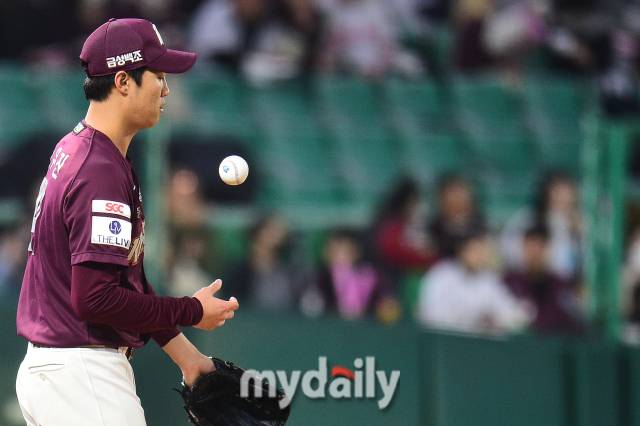 2022년 11월 1일 인천 SSG랜더스필드에서 진행된 '2022 프로야구 한국시리즈 1차전' 키움-SSG의 경기. 안우진/마이데일리