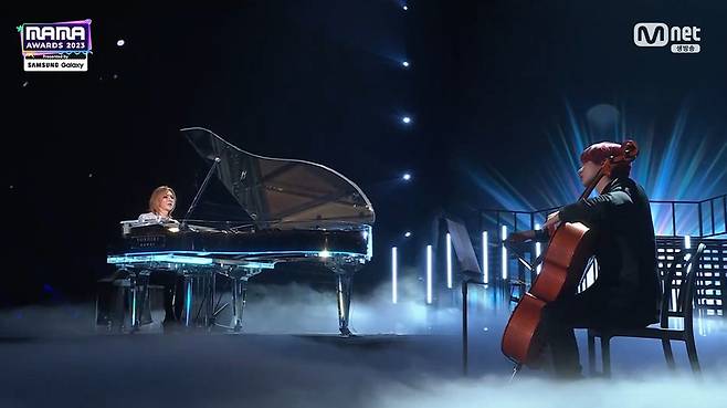 사진=왼쪽부터 요시키, 앤톤/Mnet ‘2023 MAMA AWARDS’ 생중계 캡처