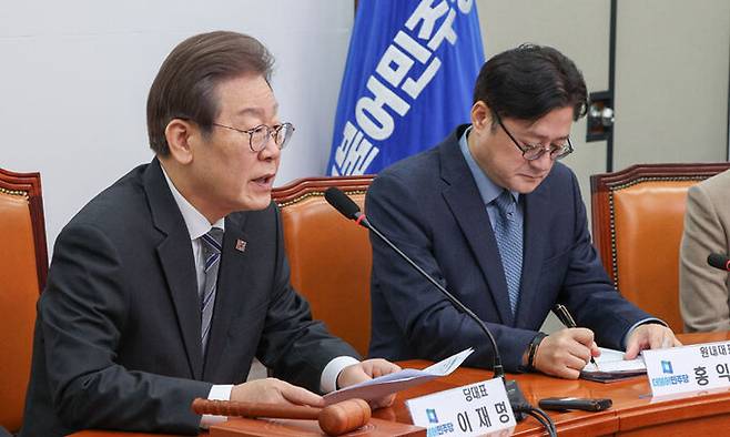더불어민주당 이재명 대표가 지난 27일 서울 여의도 국회에서 열린 최고위원회의에서 발언을 하고 있다. 최상수 기자