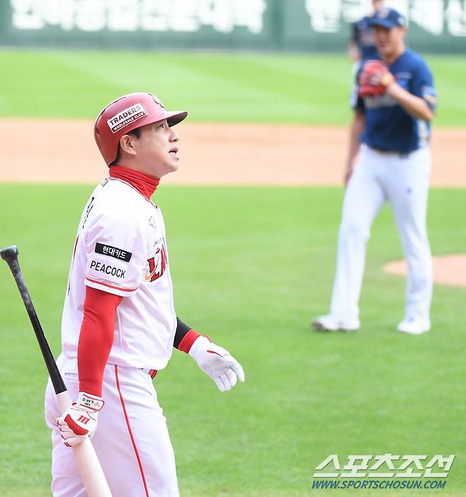 22일 인천 SSG랜더스필드에서 열린 NC와 SSG의 준PO 1차전. 9회말 2사 김강민이 대타로 나와 삼진 당하고 있다. 인천=정재근 기자 cjg@sportschosun.com/2023.10.22/