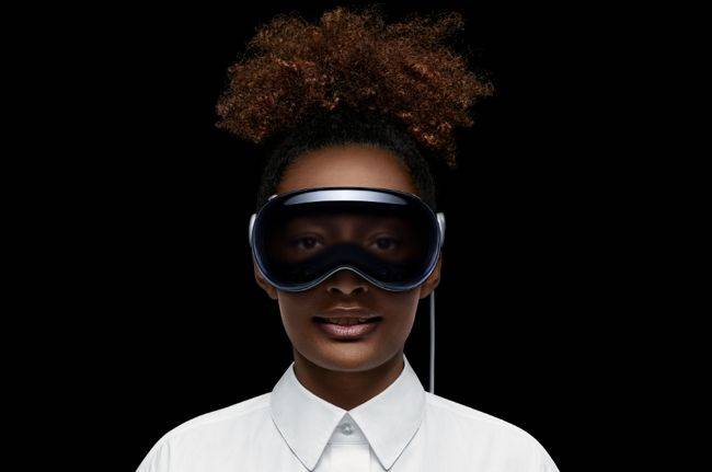 애플 '비전프로'.아이사이트가 켜진 모습. 애플홈페이지