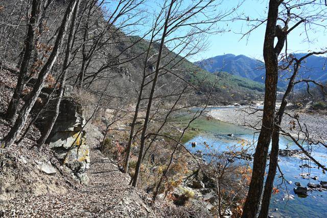 가송리 농암종택에서 물길을 따라 내려가며 예던길 일부를 정비해 놓았다.