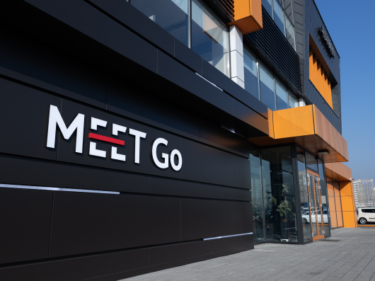 엔카는 3월부터 온라인에서 딜러의 차량을 예약한 후 오프라인 공간에서 차량을 직접 확인하고 구입할 수 있는 서비스 '엔카믿고'를 운영 중이다. 수원 엔카믿고 센터. 엔카 제공