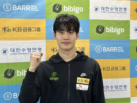지난 28일 2023시즌 공식 경기를 모두 마친 수영 국가대표 황선우. 김천=배영은 기자