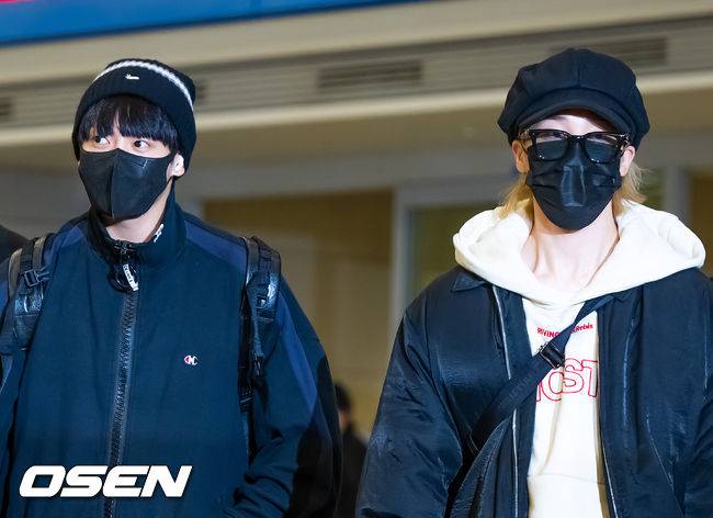 [OSEN=인천공항, 민경훈 기자] BTS(방탄소년단) 지민과 정국이 28일 오후 인천국제공항을 통해 일본에서 입국했다.BTS(방탄소년단) 정국과 지민이 입국장으로 걸어나오고 있다. 2023.11.28 / rumi@osen.co.kr