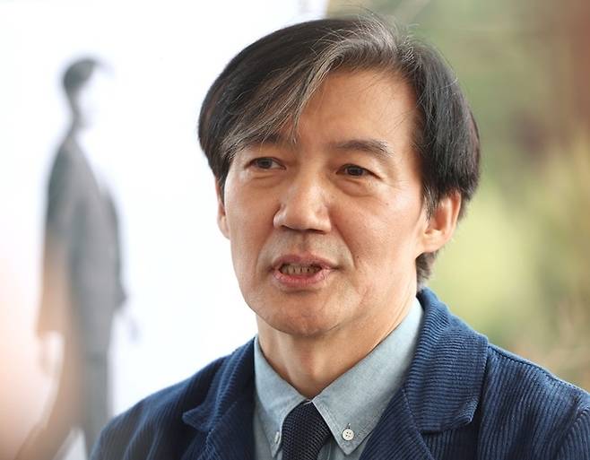 조국 전 법무부 장관이 지난 9일 오후 경남 양산시 하북면 평산마을 평산책방에서 열린 ‘디케의 눈물, 조국 작가와의 만남’에 참석하고 있다. 양산=연합뉴스