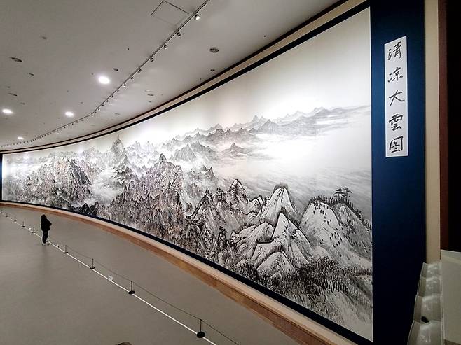 6.7x46m의 청량대운도. 사진|강석봉 기자