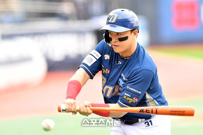 NC 손아섭이 플레이오프 5차전을 준비하고 있다. 강영조기자 kanjo@sportsseoul.com