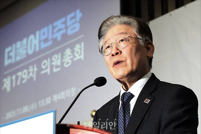 이재명 더불어민주당 대표가 지난 8일 국회에서 열린 민주당 의원총회에서 모두발언을 하고 있다. ⓒ데일리안 홍금표 기자